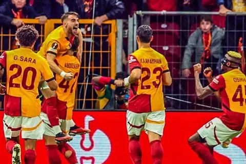 قبل نهاية بجولتين.. جالاتا سراي يتوج بالدوري التركي